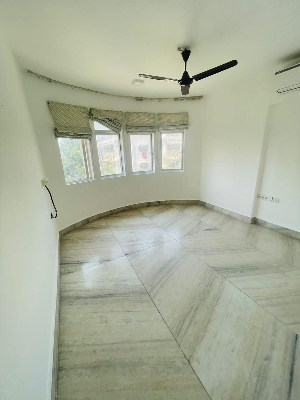 2½ BHK Un Furnished in Siddharth Building , Worli