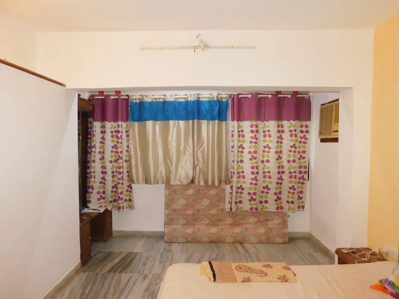 2 BHK Flats for Sale in Starsway Society, Juhu