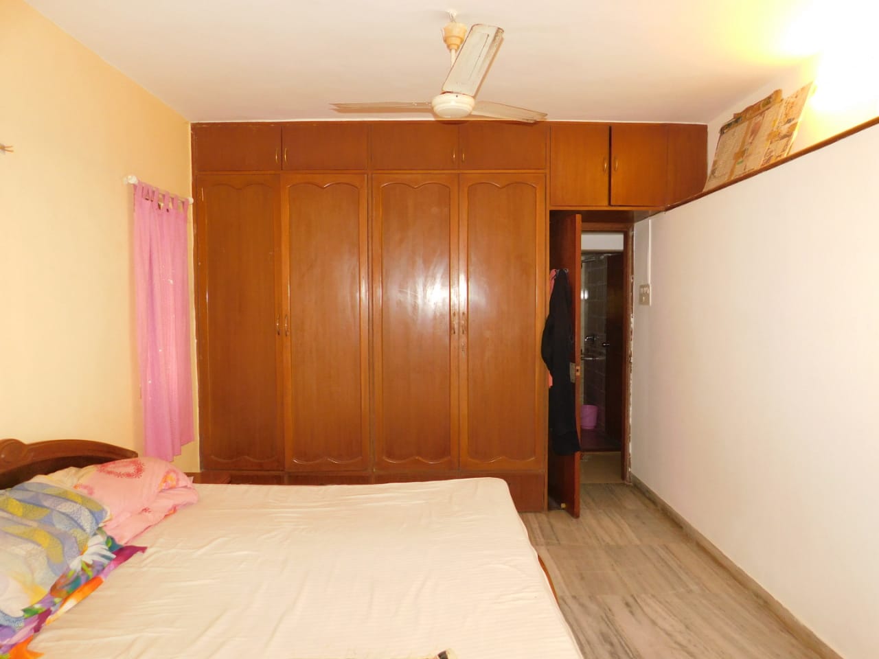 2 BHK Flats for Sale in Starsway Society, Juhu
