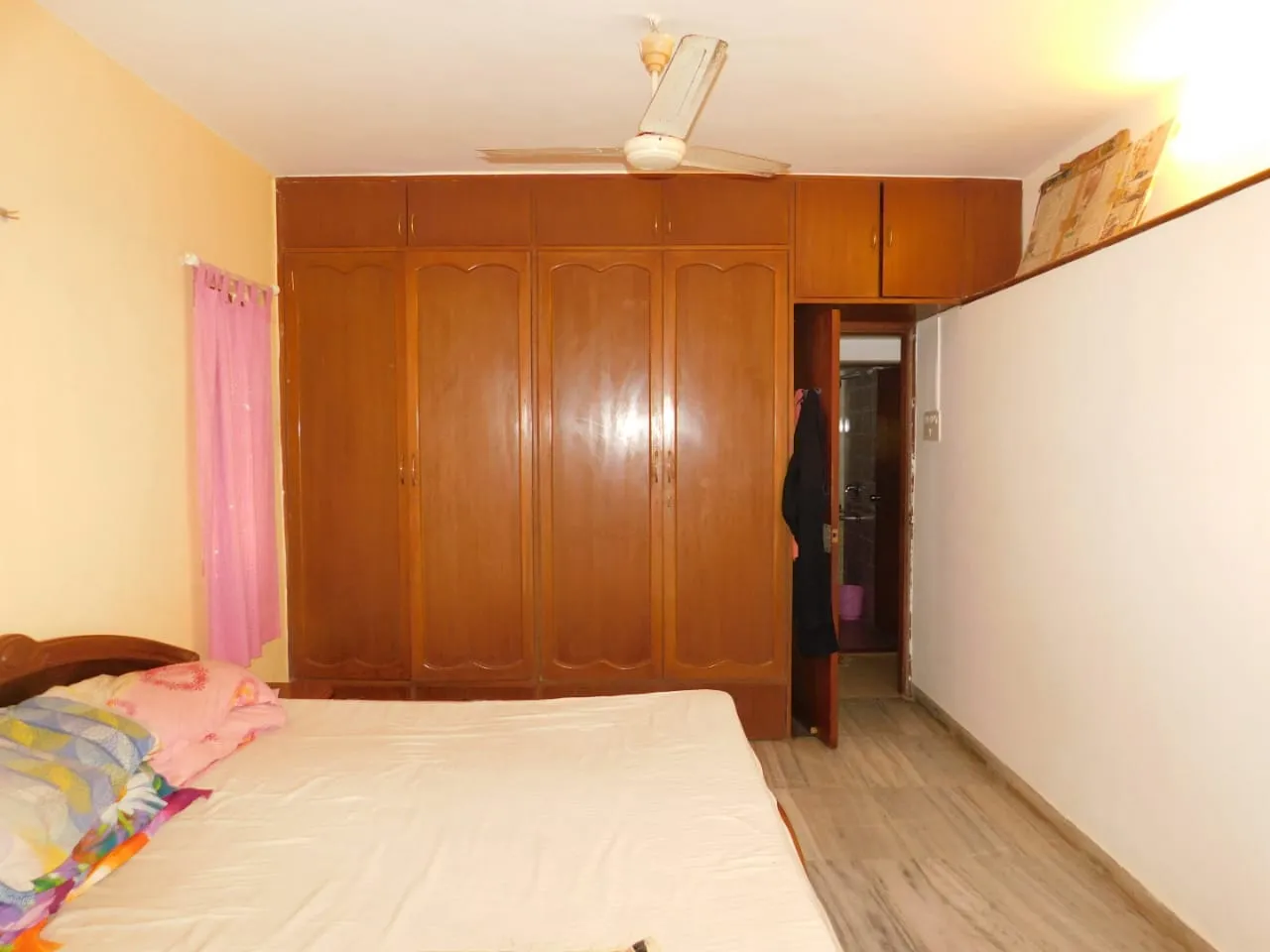 2 BHK Flats for Sale in Starsway Society, Juhu