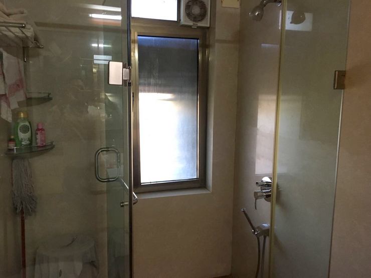 Master Bathroom - Ashford Apartment, Nepeansea Road