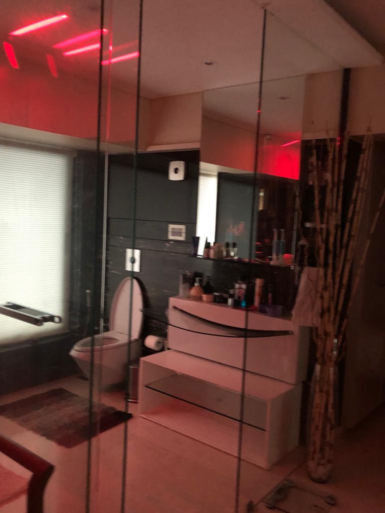 Bathroom 2 - Daffodils, Bandra West