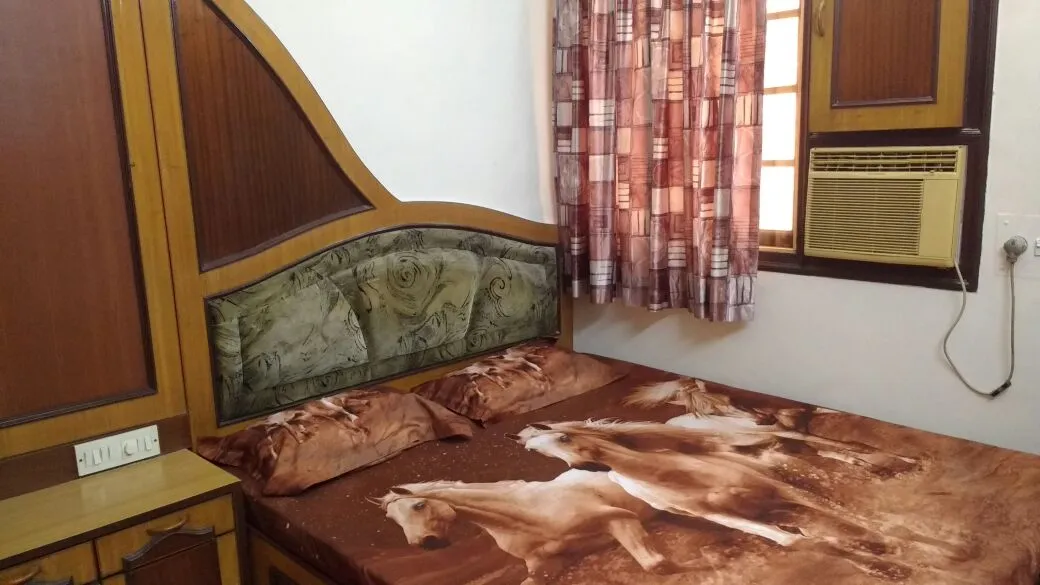 2 BHK Flats for Sale in Neela Akash, Khar West