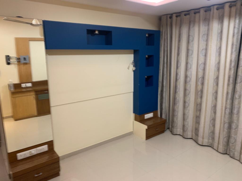 5 BHK Semi-Furnished in Oberoi Splendor , Andheri East