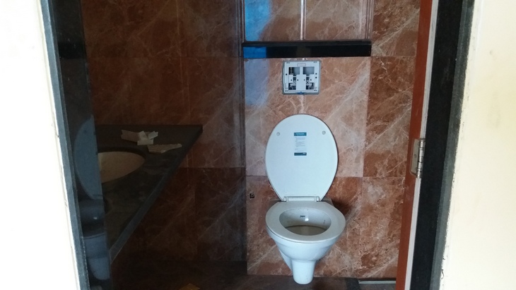 Master Bathroom - Hubtown Sunstone, Bandra East