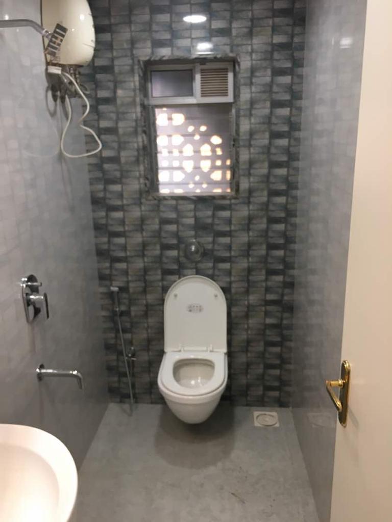 Bathroom 21 - Neelamber, Bandra West