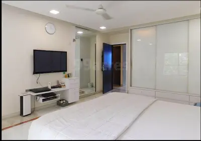 4 BHK Suraj Apartment, Juhu — for Rent — photo 7 thumbnail