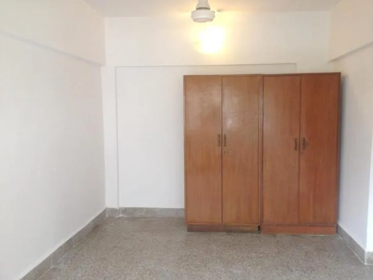 2 BHK Flats on Rent in Parijat, Bandra West