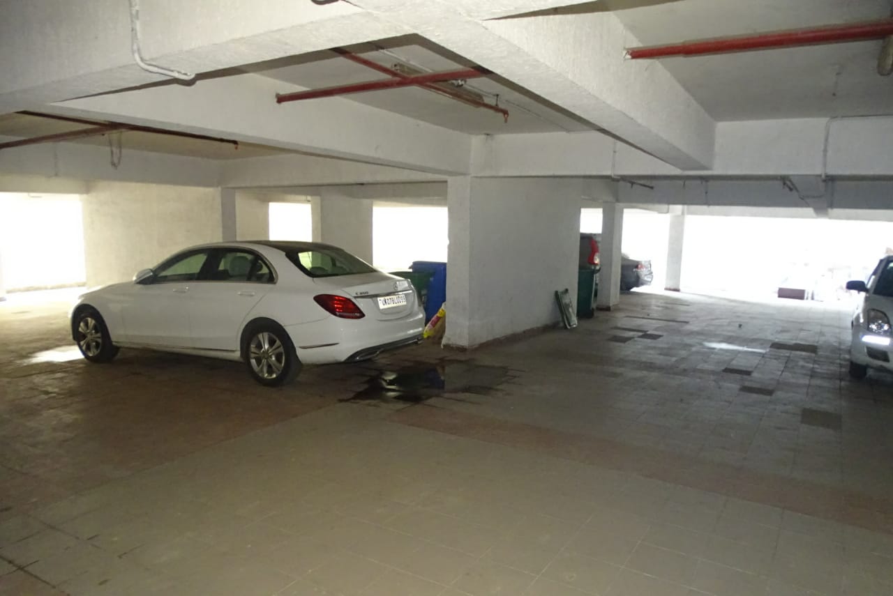 4 BHK Flats for Sale in Khandelwal Apartment, Khar West