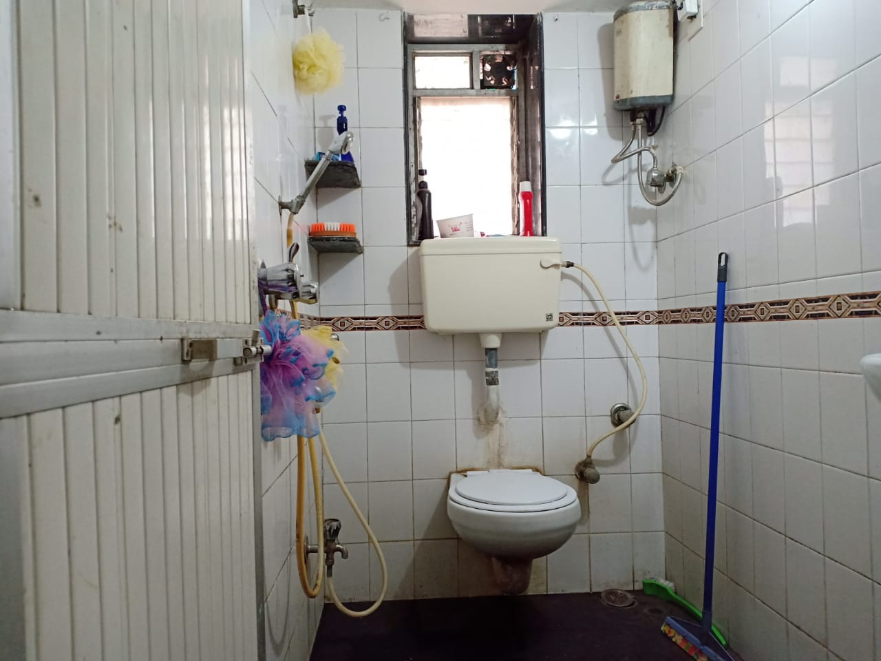 Master Bathroom - Arvasu, Santacruz West