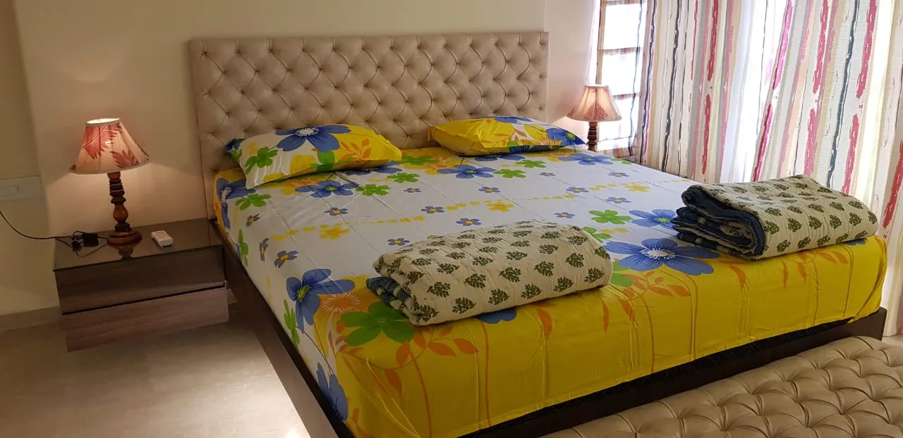 2 BHK Flats for Sale in Two Roses, Bandra West