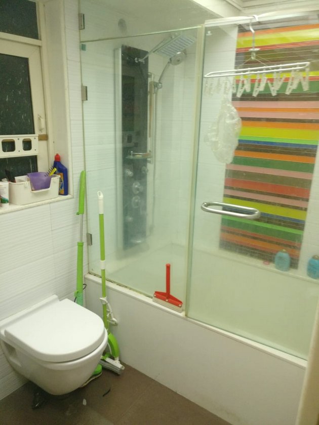 Bathroom 2 - Colombia, Bandra West