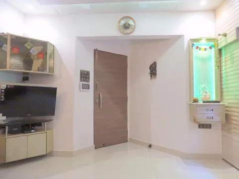 2 BHK Flats on Rent in Guru Angad Tower, Malad East