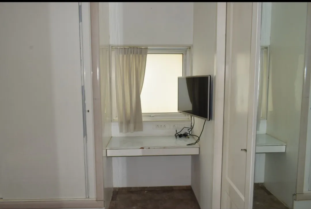 2½ BHK Flats for Sale in Venus Apartment, Worli