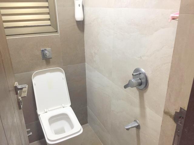 Master Bathroom - Jagat Vidya, Santacruz East