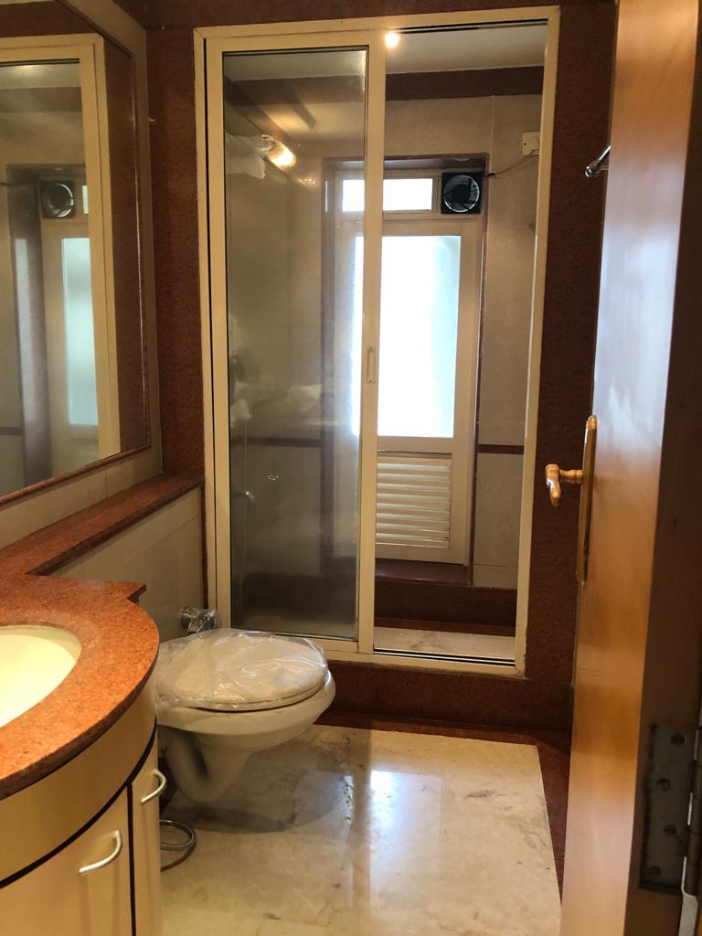 Master Bathroom - Raheja Sunkist, Bandra West