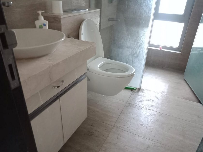 Master Bathroom - Oberoi Esquire, Goregaon East