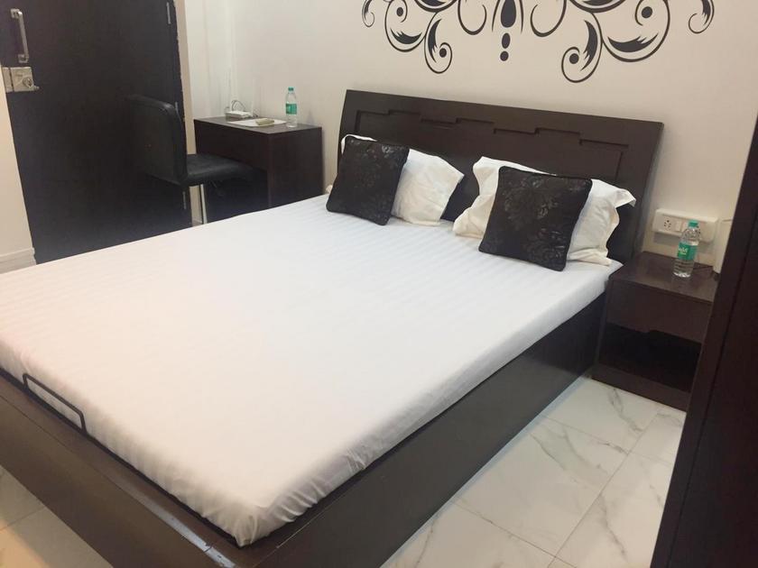 Master Bedroom - Vishambar Niwas, Khar West