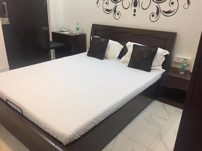 1 BHK Flats on Rent in Vishambar Niwas, Khar West