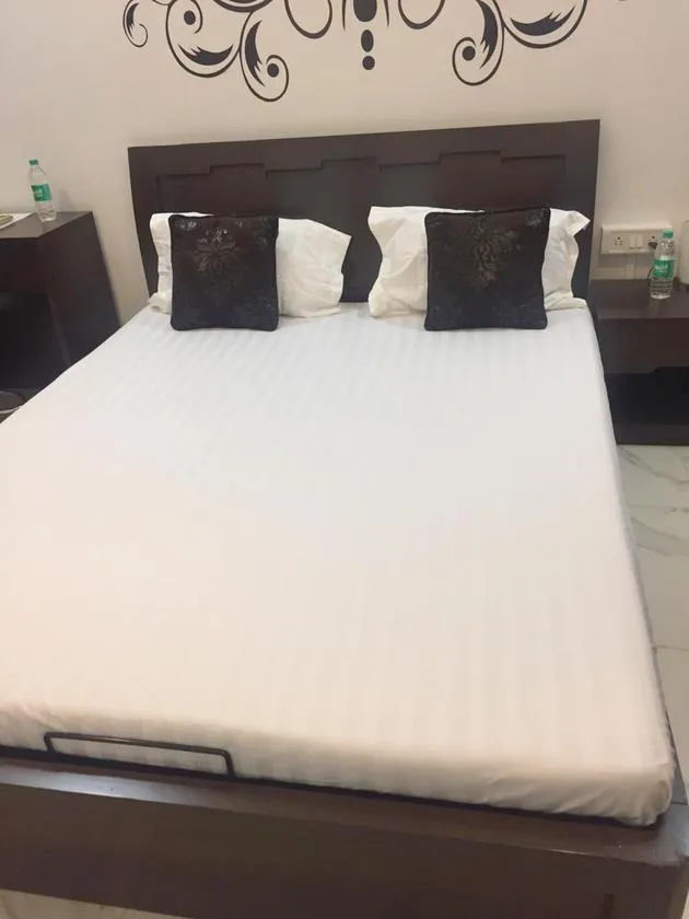 1 BHK Flats on Rent in Vishambar Niwas, Khar West