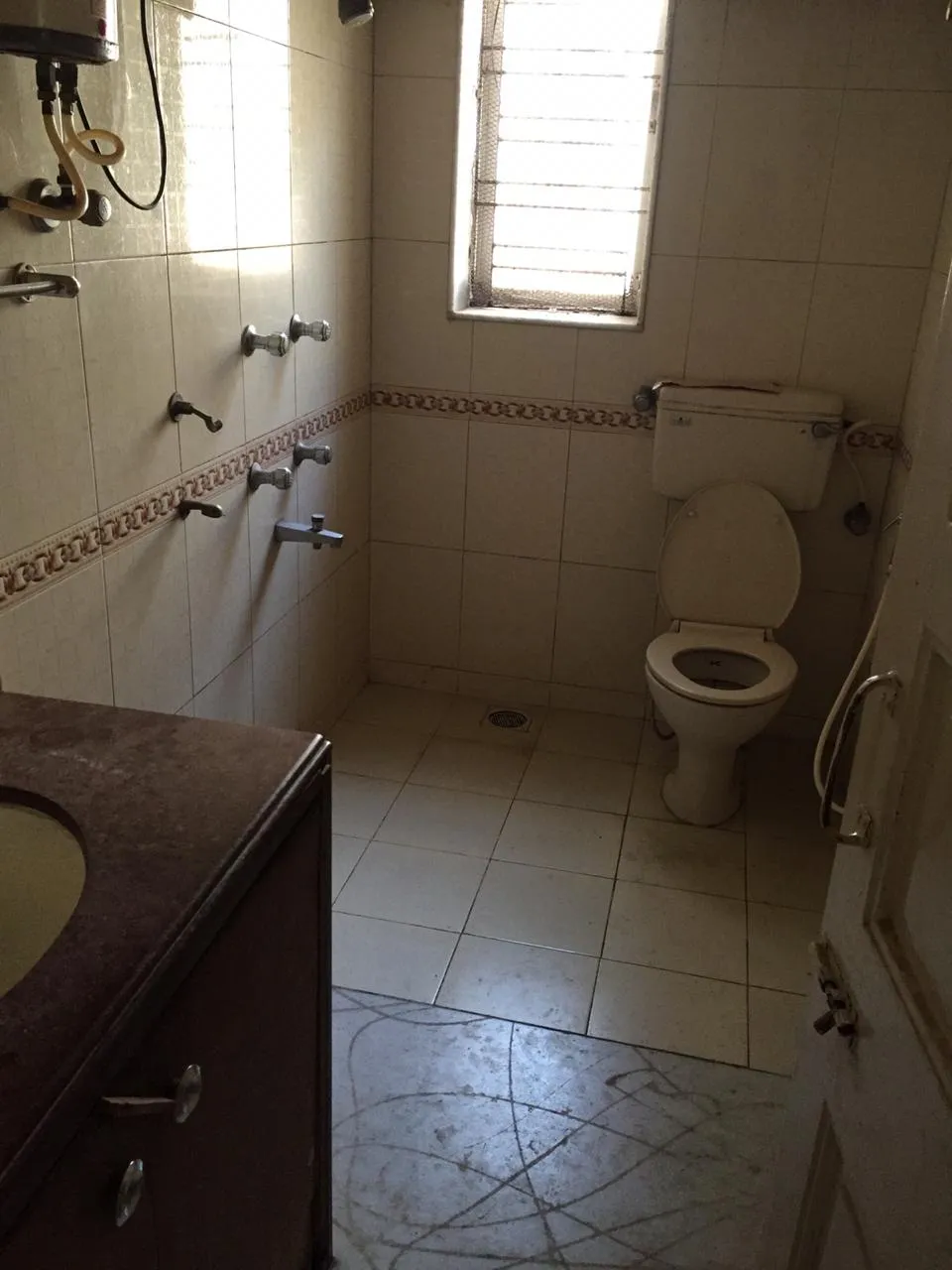 3 BHK Flats for Sale in Dwadash Society, Santacruz West