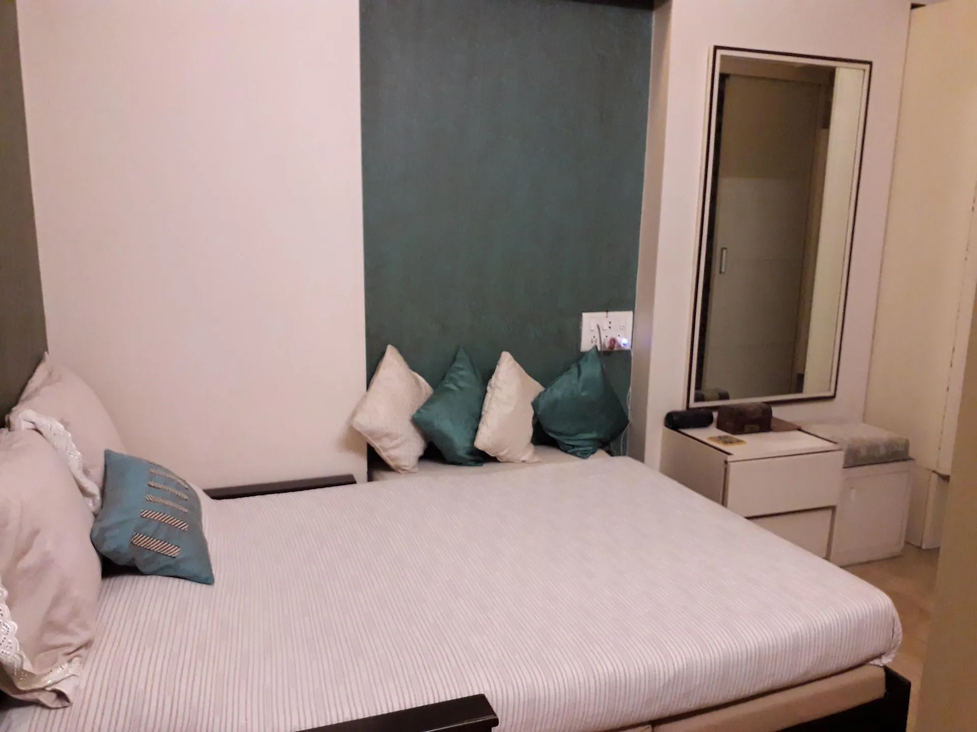 3 BHK Flats for Sale in Laxmi Gopal, Prabhadevi