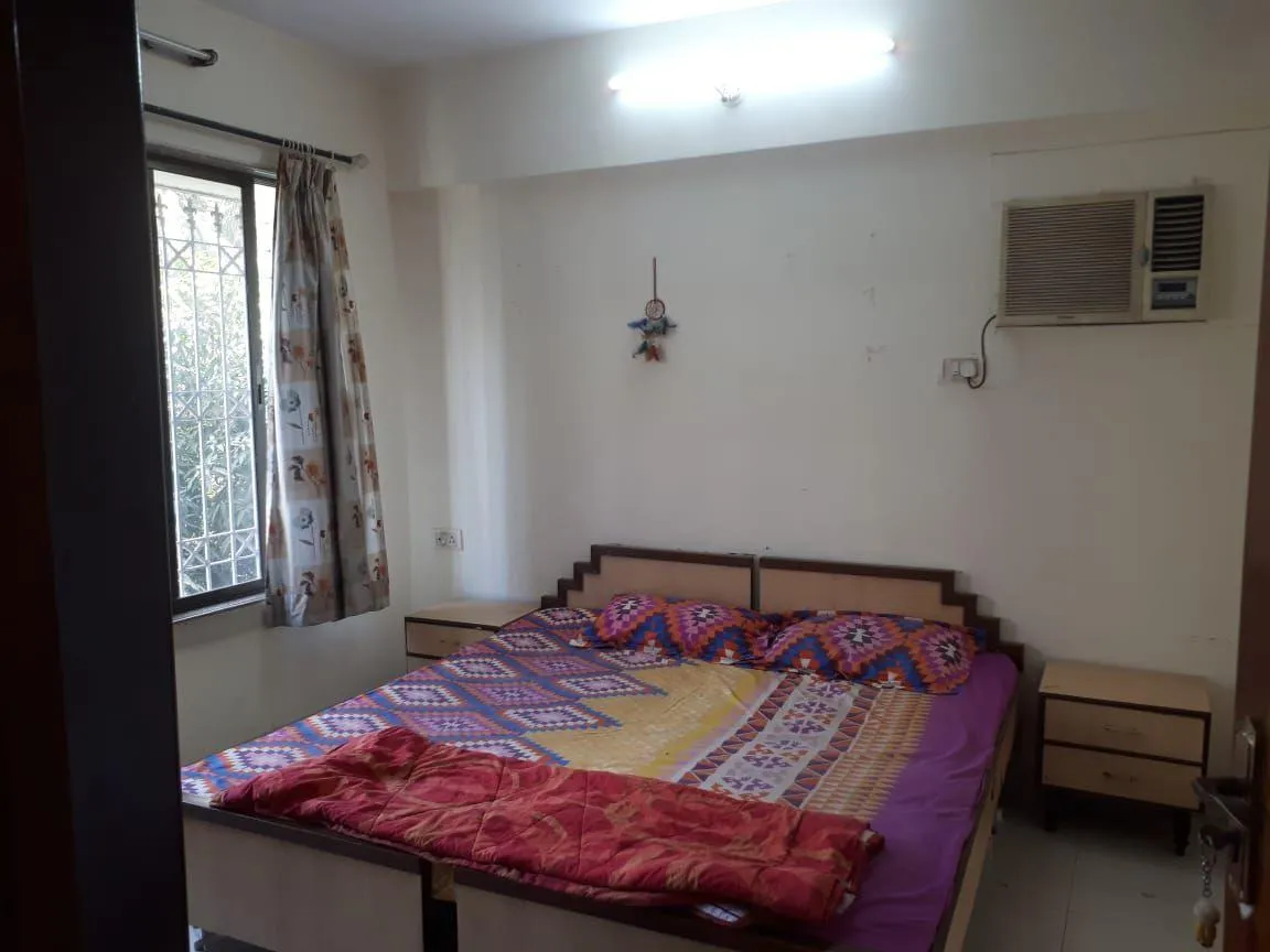 1 BHK Flats on Rent in Uttam Niwas, Khar West