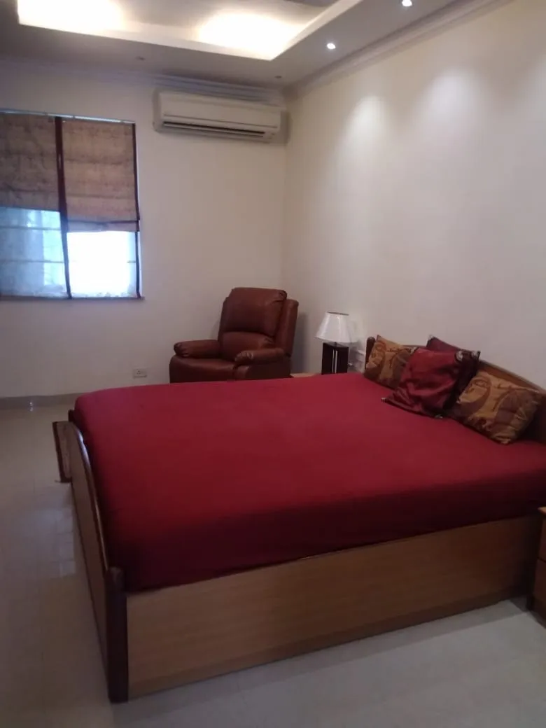 2 BHK Flats on Rent in Metropolitan, Bandra West