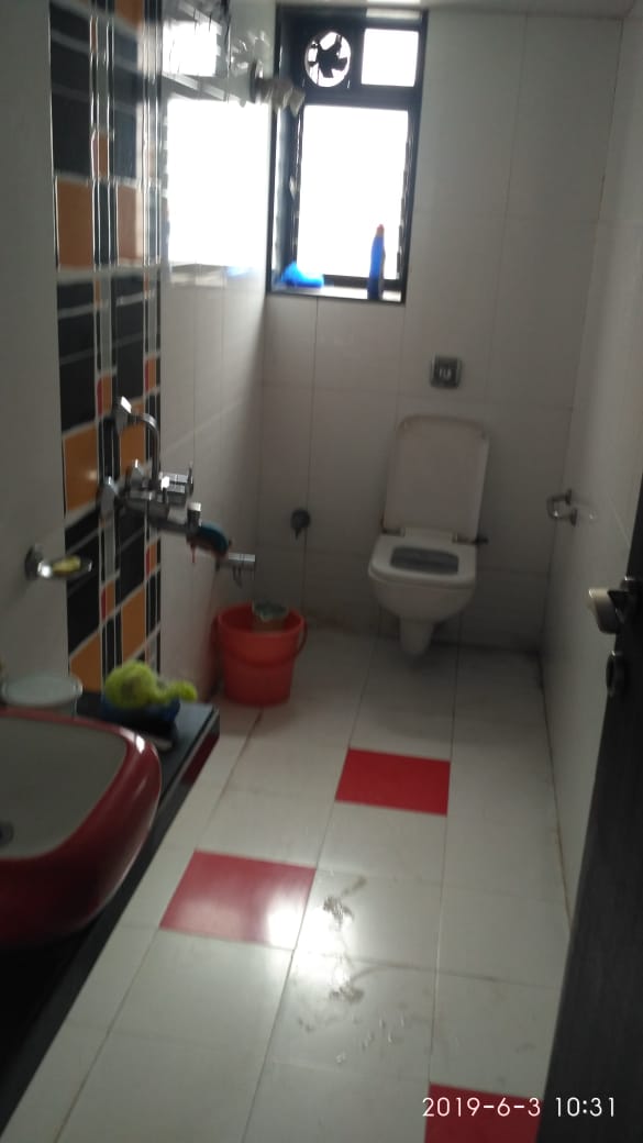 Master Bathroom - Three View Society, Prabhadevi