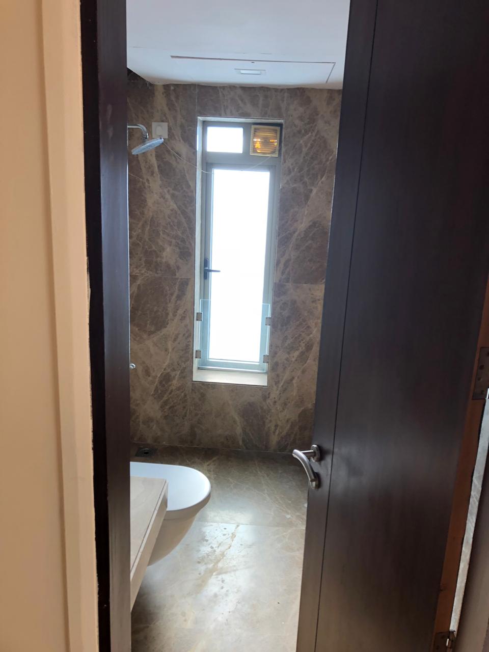 Master Bathroom - Lodha Grandeur, Prabhadevi