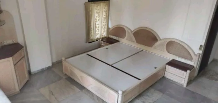 2 BHK Flats for Sale in Lloyds Garden, Prabhadevi