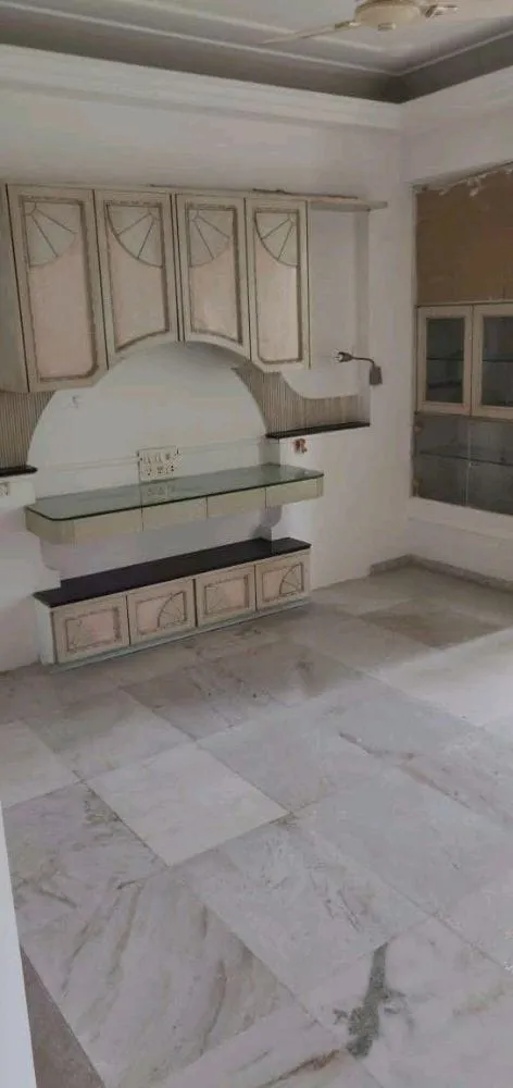 2 BHK Flats for Sale in Lloyds Garden, Prabhadevi