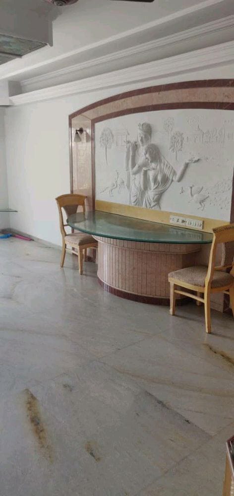 2 BHK Semi Furnished in Lloyds Garden , Prabhadevi