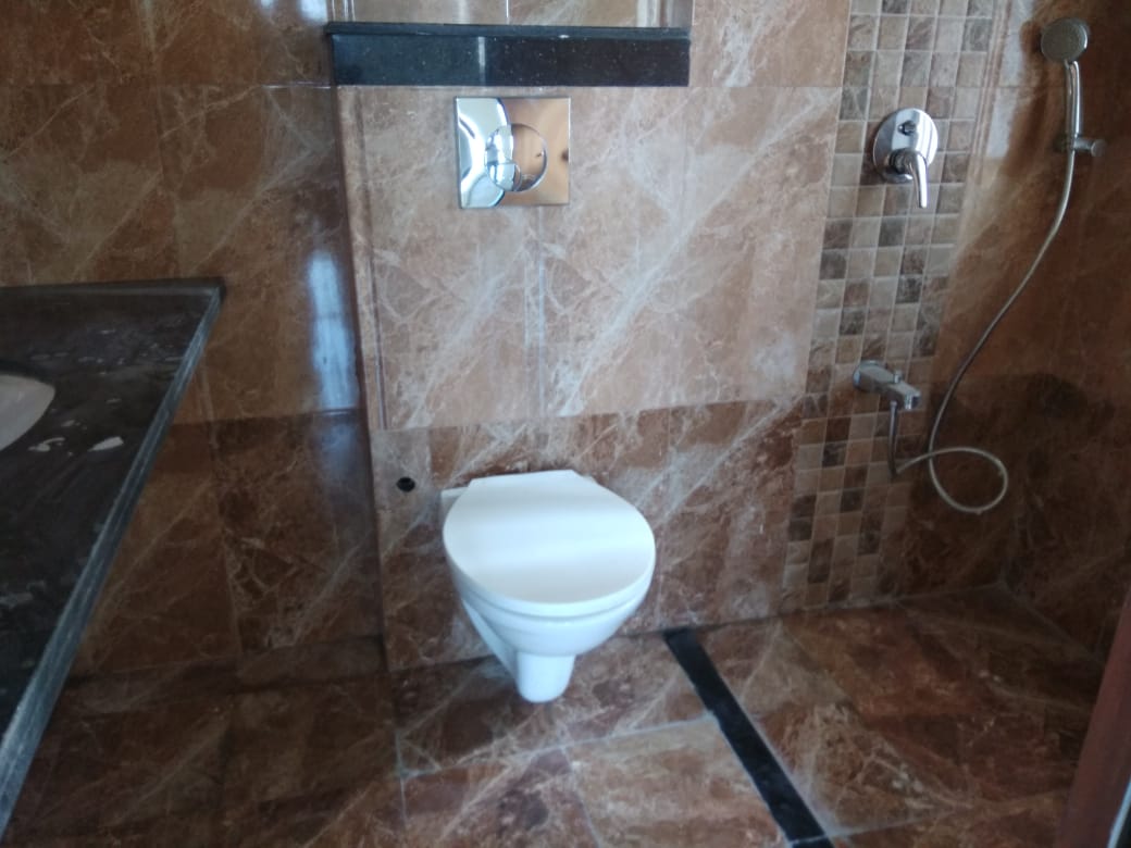 Master Bathroom - Hubtown Sunstone, Bandra East