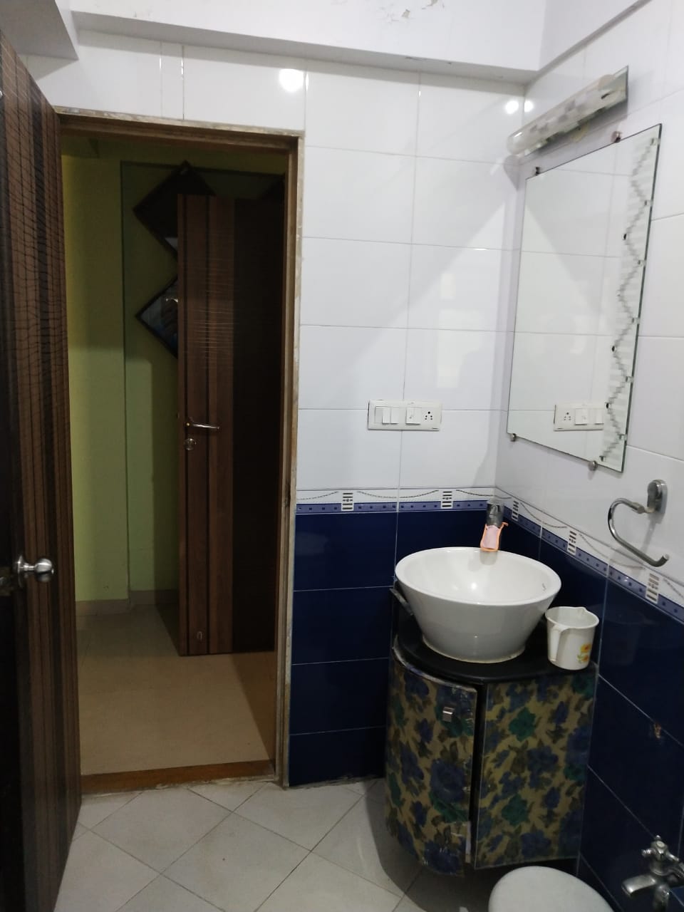 Bathroom 22 - Kingston Tower, Parel