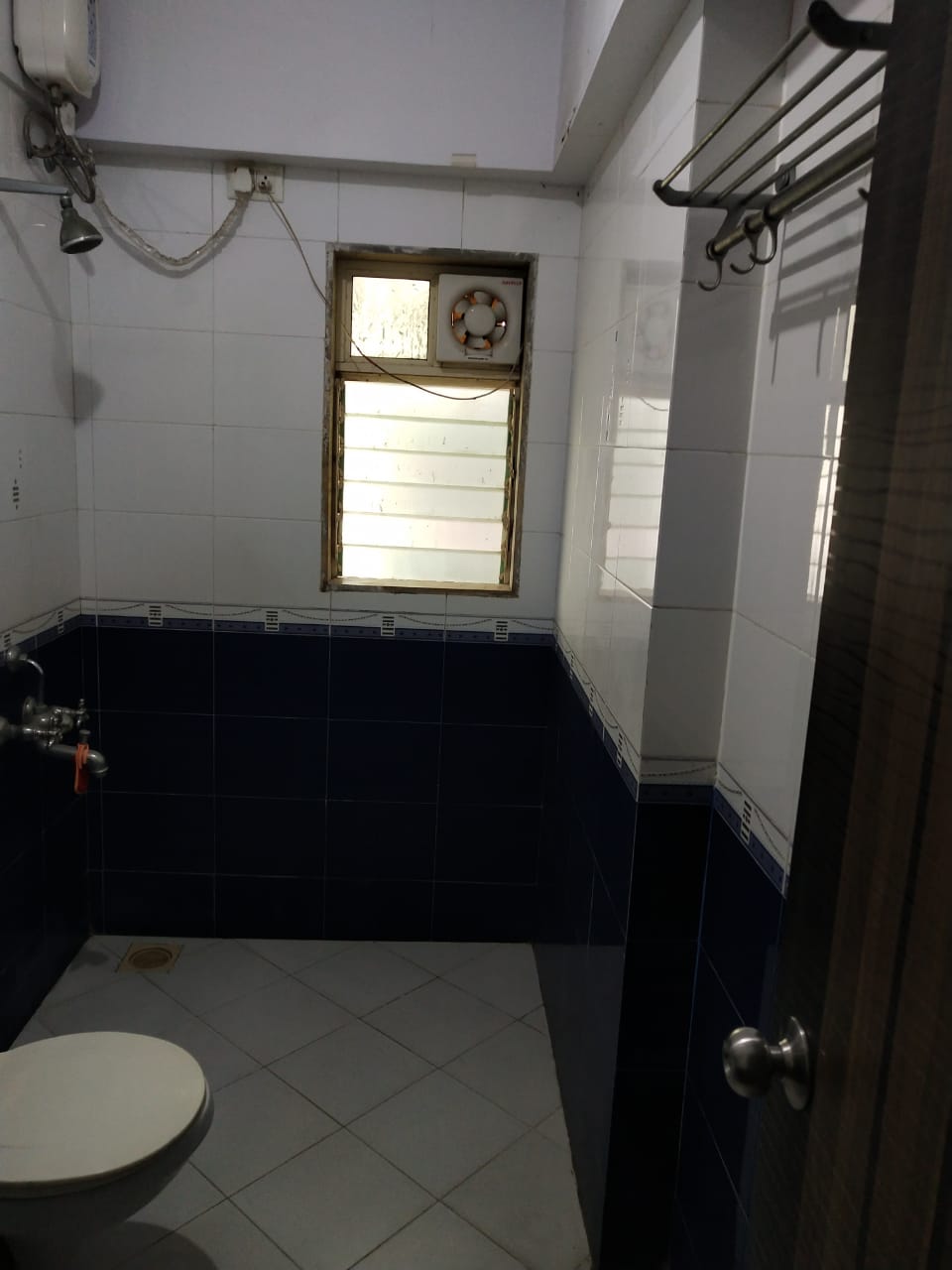 Bathroom 23 - Kingston Tower, Parel