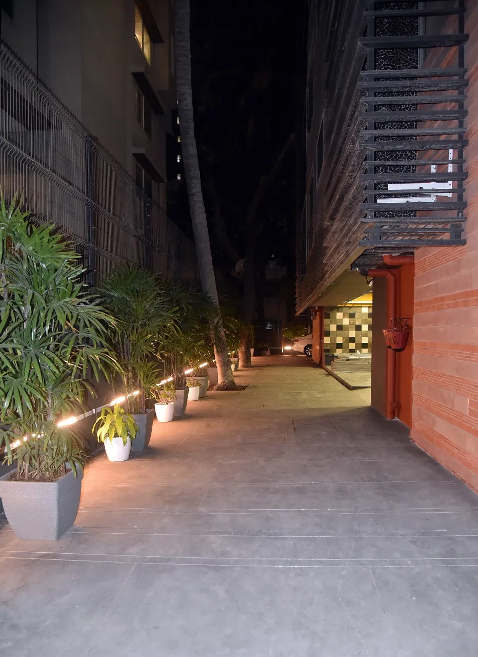 4 BHK Flats on Rent in Gurudev Bhavan, Khar West