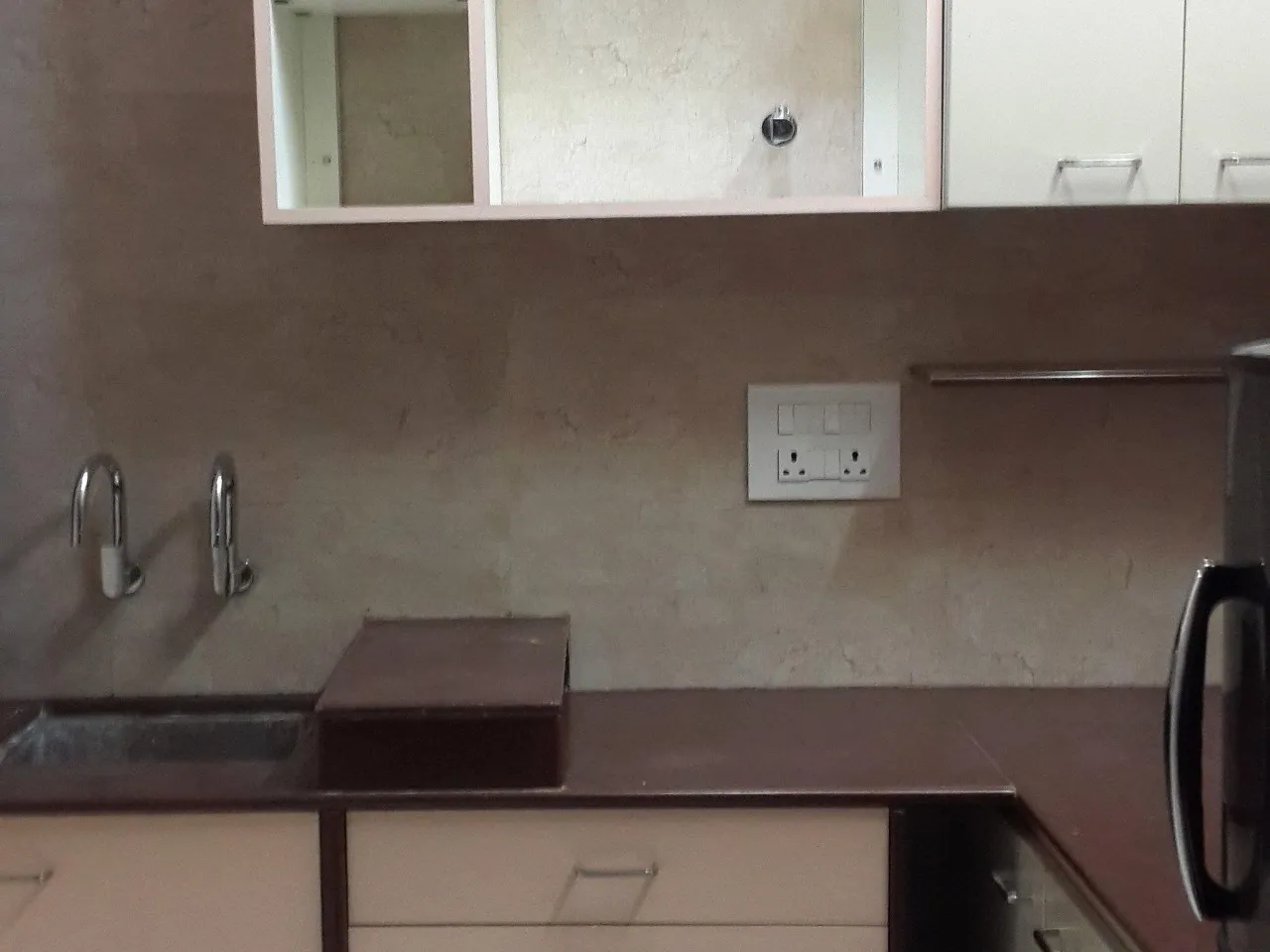 1 BHK Flats on Rent in Shalimar, Marine Lines