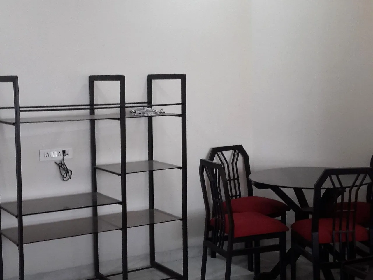 1 BHK Flats on Rent in Shalimar, Marine Lines