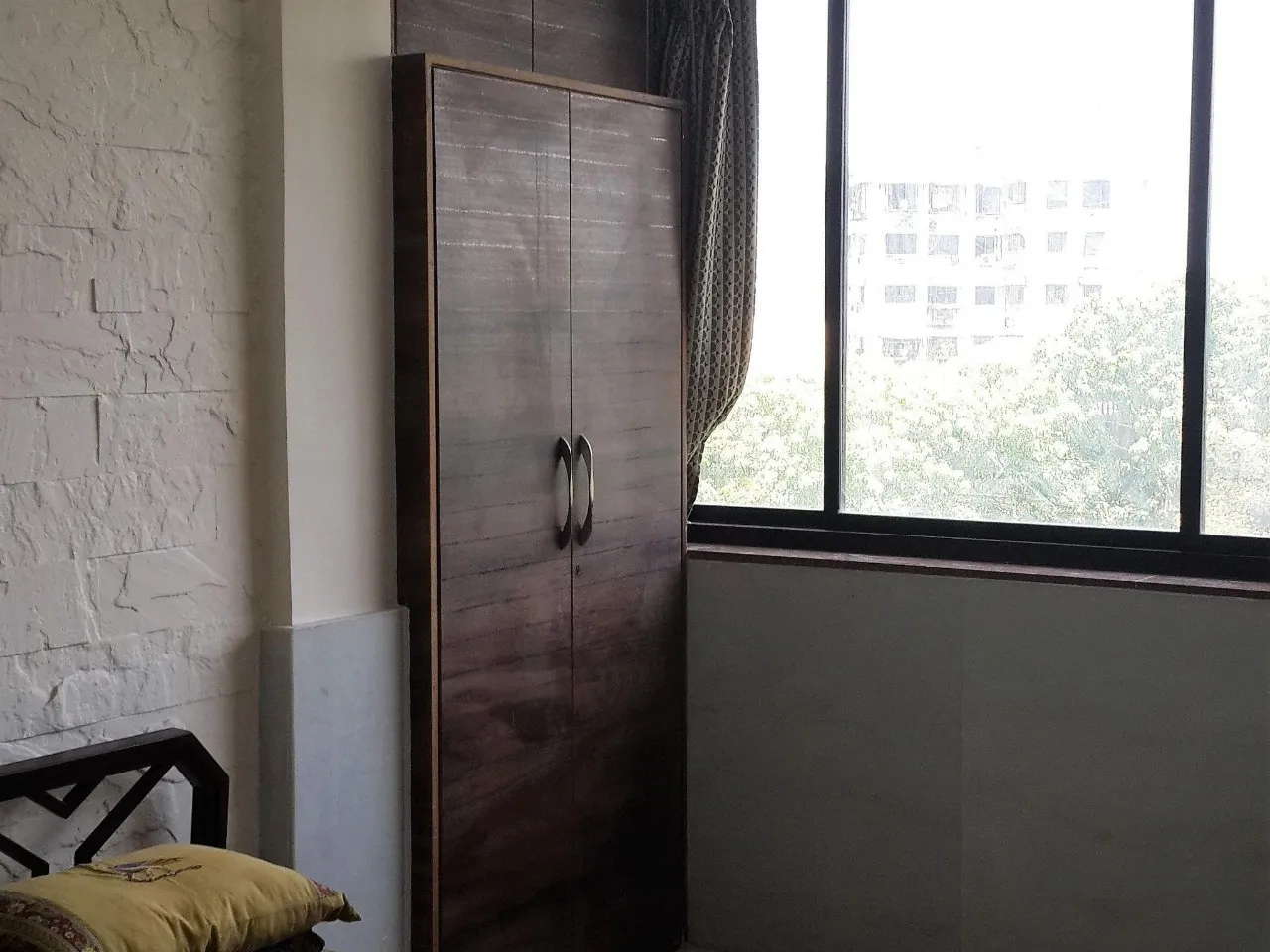 1 BHK Flats on Rent in Shalimar, Marine Lines