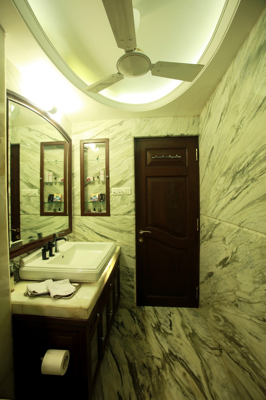 Master Bathroom - Chand Terraces, Bandra West