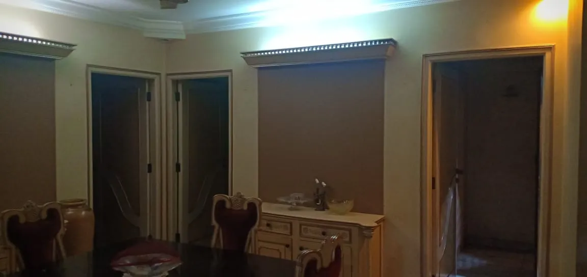 4 BHK Flats for Sale in Kingston Building, Andheri West