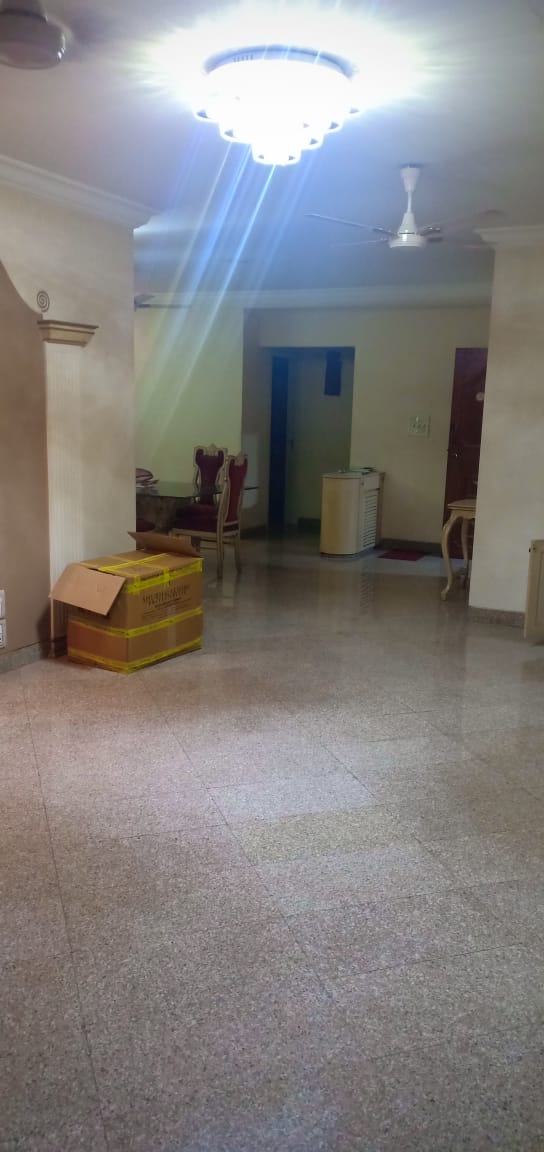 4 BHK Semi Furnished in Kingston Building , Andheri West