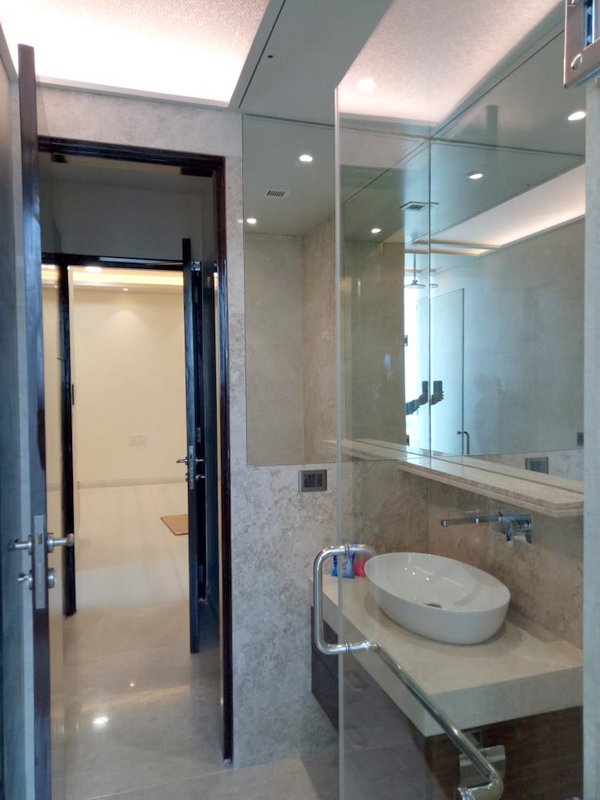 Bathroom 2 - Indiabulls Blu, Worli