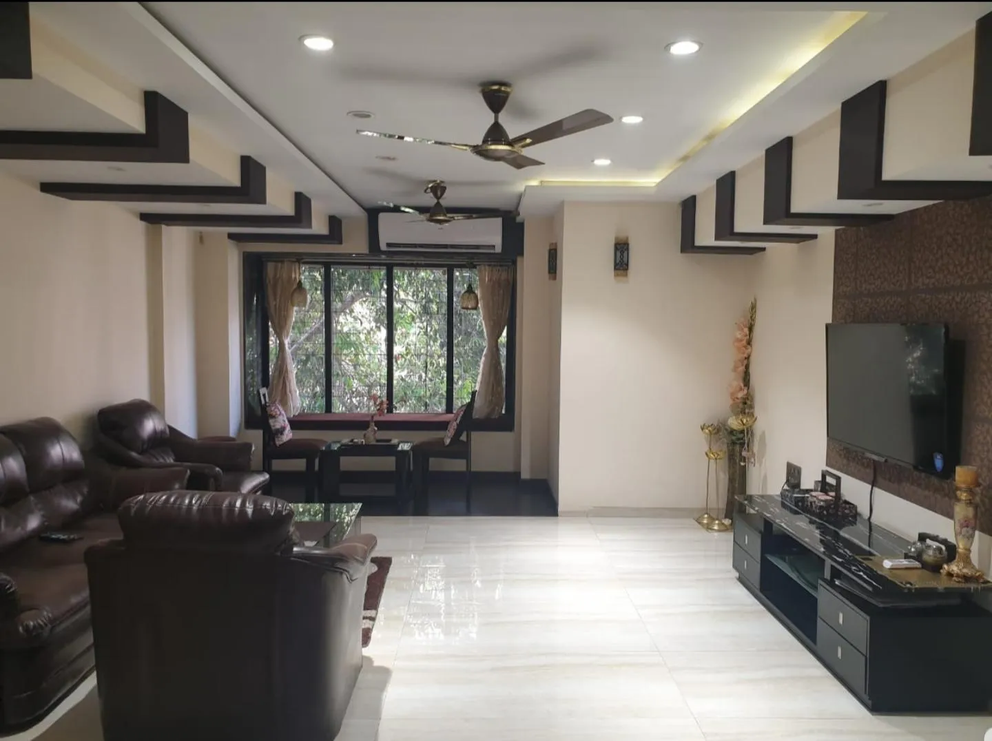 3 BHK Flats on Rent in Diwani Mahal, Juhu