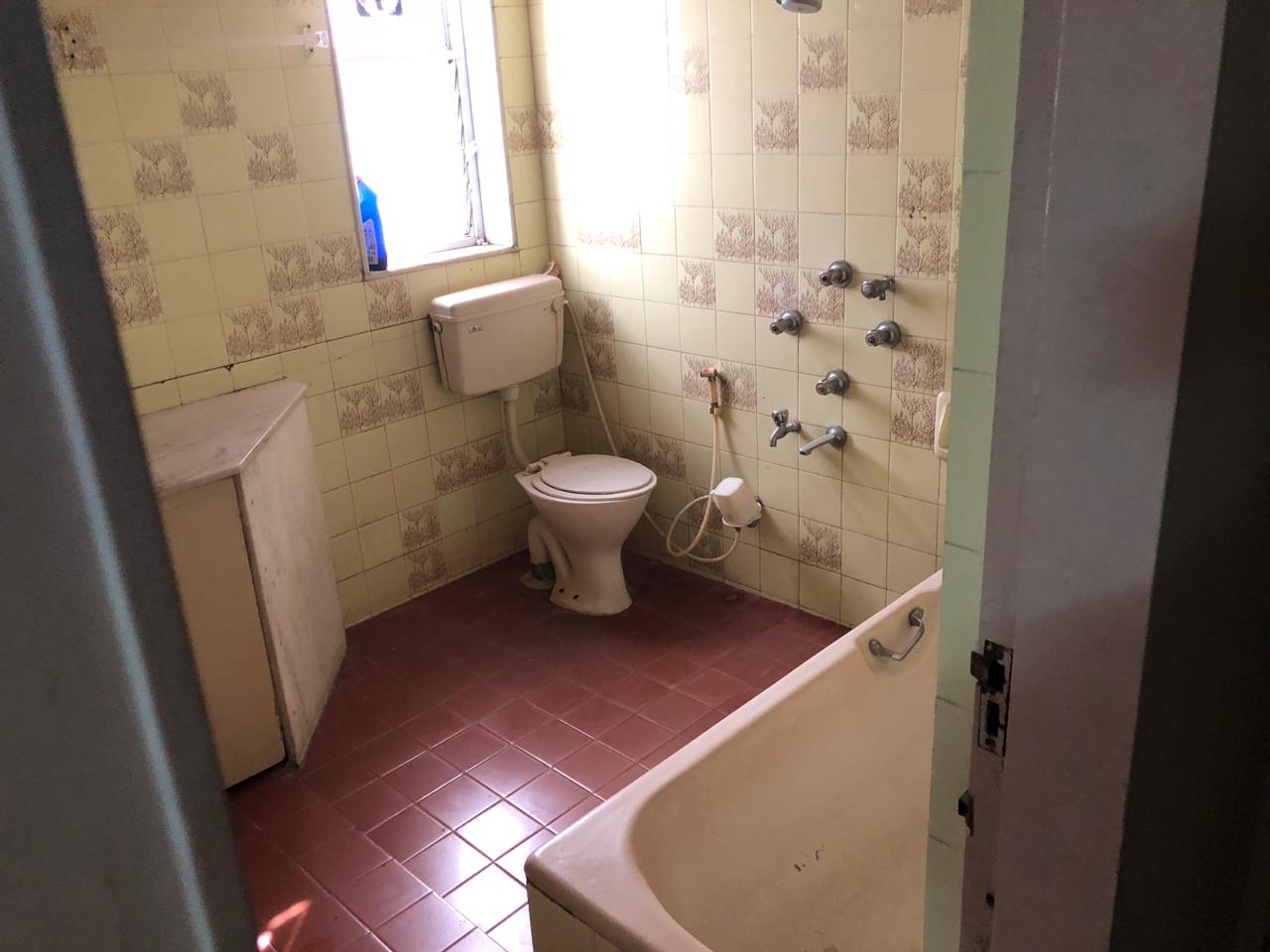 Bathroom 2 - Picasso, Santacruz West