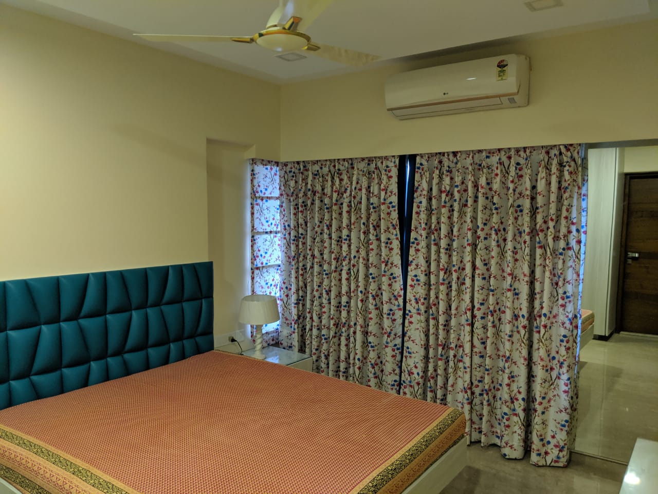 4 BHK Flats for Sale in Two Roses, Bandra West