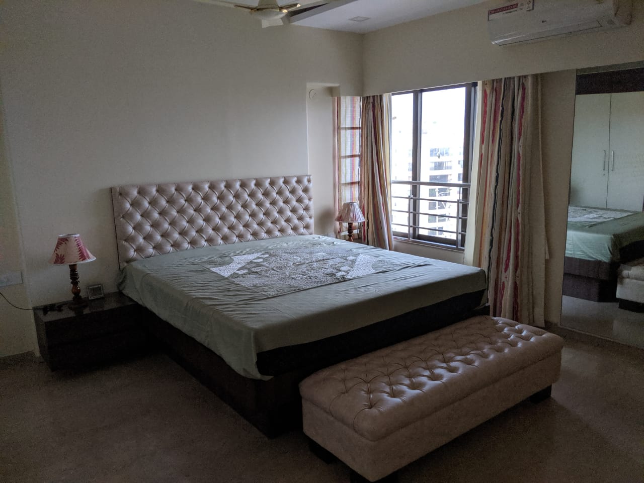 4 BHK Flats for Sale in Two Roses, Bandra West