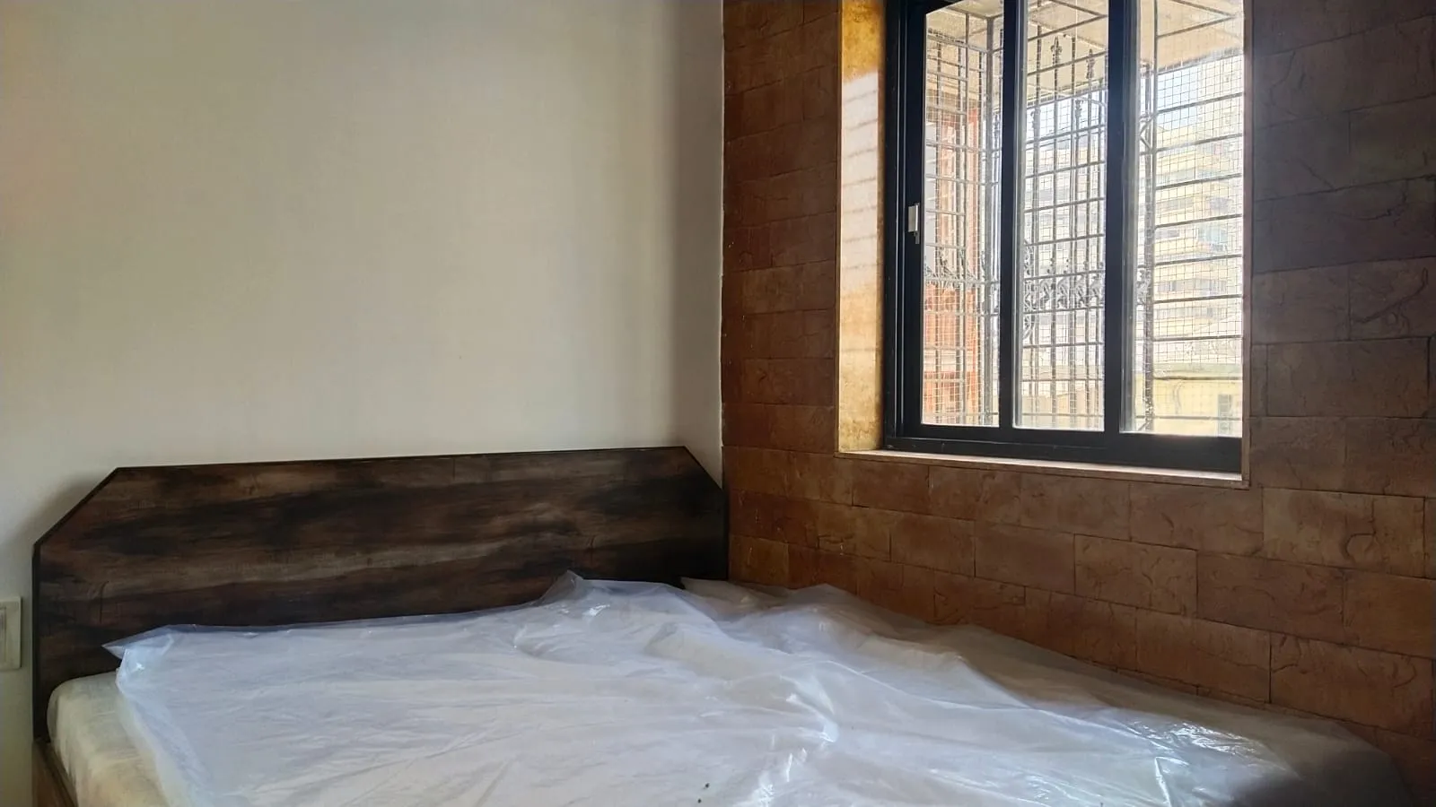 2 BHK Flats for Sale in Sunita Apartment, Peddar Road