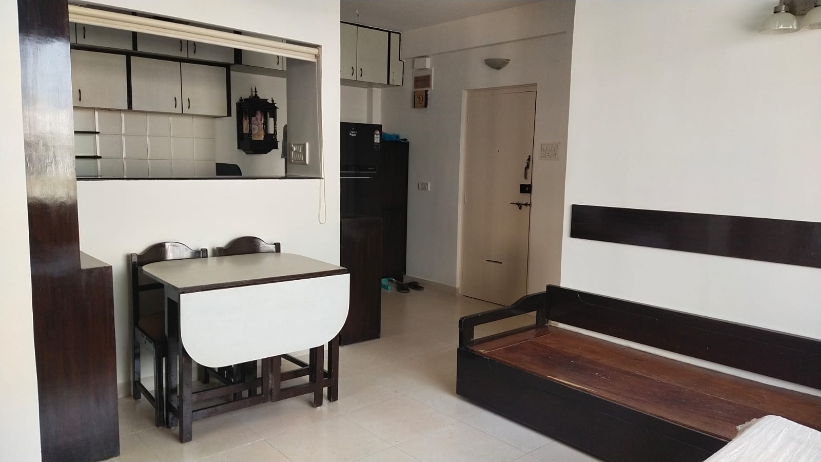 2 BHK Semi Furnished in Sunita Apartment , Peddar Road